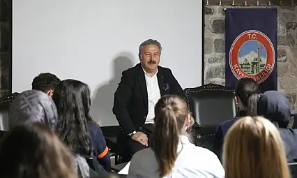 Palancıoğlu'ndan gençlere: Kendinize güvenin, çok çalışın