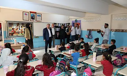 Başkan Palancıoğlu okulları ziyaret etti: Çocuklara özel sürpriz