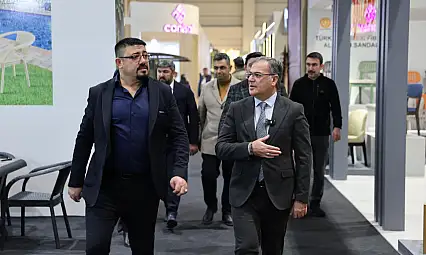 Başkan stantları tek tek gezdi