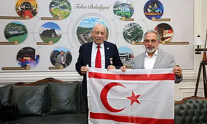 Başkan Yalçın'a anlamlı hediye: Mücahitlerin anıları bırakıldı!