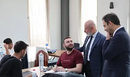 Başkanlardan kütüphanelere sürpriz ziyaret