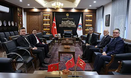 Bir döneme damgasını vuran eski Bakan ve eski Vali'den sessiz sedasız Kayseri ziyareti