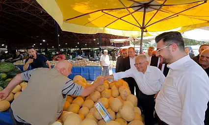 Büyükkılıç pazarda vatandaşların arasında: Esnafla tek tek görüştü