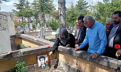 CHP'de cinayete kurban giden Başkanın annesi vefat etti