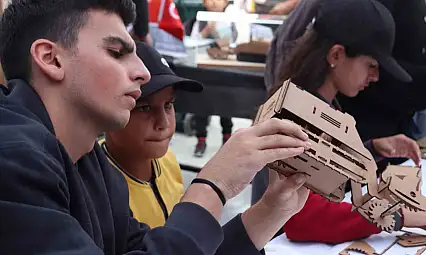 Kayseri'de çocuklar hem maket yaptı hem milli teknolojiyi tanıdı
