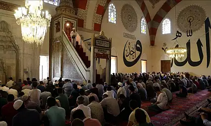 Cuma hutbesi: Alın teri mukaddestir