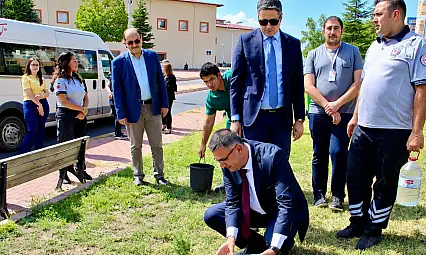 Hastane çalışanları bu kez fidanlar için bir araya geldi