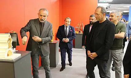 Doğada bulduklarını sanata dönüştürdü