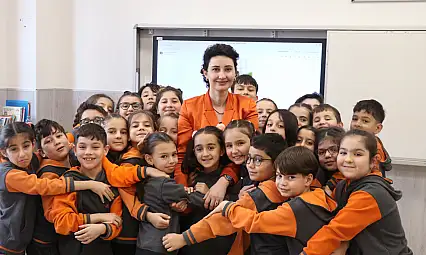 Dördüncü evre kanseri yenen Kayserili Öğretmen öğrencilerine kavuştu