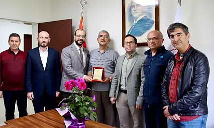 43 yıllık görev sona erdi: Kayseri'de doktora plaketli veda