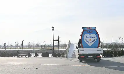 Kayseri'nin dört bir yanını dolaştı! 'Benimle çıkar mısın?'