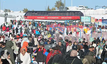 Erciyes'ten rekor! 2 haftada 1,4 milyon ziyaretçi akın etti