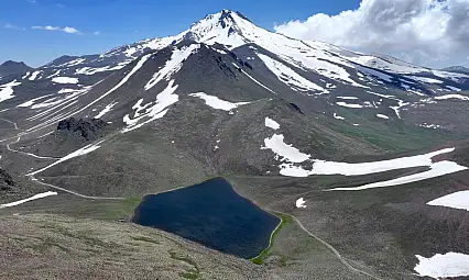 Erciyes'in eteklerindeki göl bu yıl şaşırttı