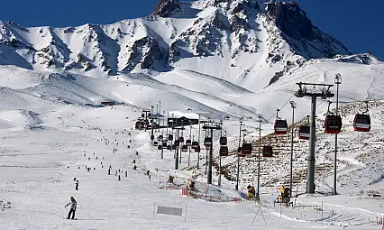 Erciyes, kayak sezonunun ilk gününde doldu taştı!