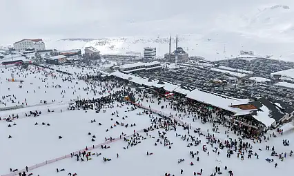 Erciyes patladı! Binlerce kişi akın etti