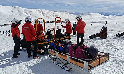 Erciyes'te hayat kurtaran tim