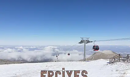 Erciyes'te neler oluyor? Vali Çiçek 'Kar Fırtınası' diyerek duyurdu!