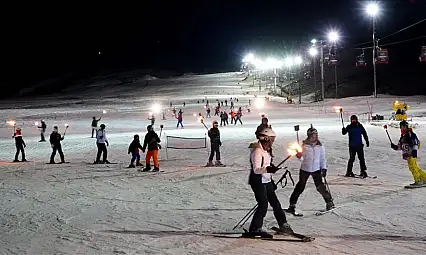 Erciyes'te yıldızlar altında kayak keyfi başladı