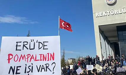 Erciyes Üniversitesi'nde cinayet eylemi: Binlerce öğrenci 'Rektör İstifa' diye bağırdı