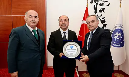 Erciyes Üniversitesi'nde görev teslimi! Dekan emekliye ayrıldı