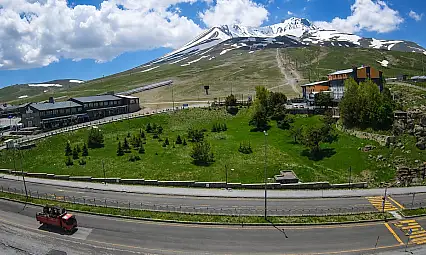 Erciyesi'in karı eridi, takkesi kaldı!