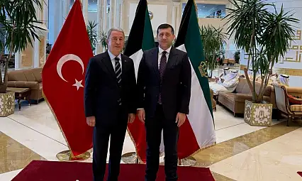 Ersoy ve Akar'dan Kuveyt pozu!