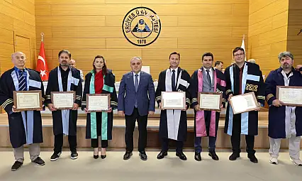 ERÜ'de akademik zirve: 7 yeni profesör cübbesini giydi