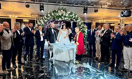Eski başkanın kızı evlendi! AK Partililer düğünde buluştu