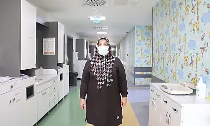 Evladının gülüşü için dış dünyayı unutan fedakar anne