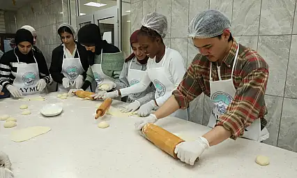 Farklı ülkelerden gelen öğrenciler Kayseri mutfağını keşfediyor