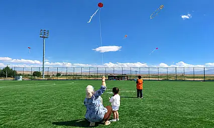 Gazzeli çocuklar için Kayseri'de uçurtmalar havalandı!