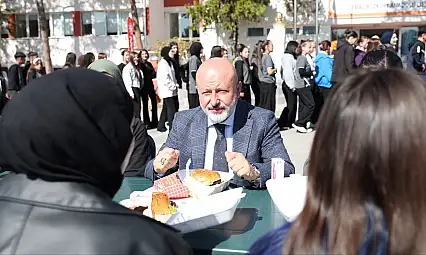 Gençlerle 'Kocaburger' sohbetleri