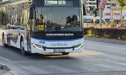 Gücünü rüzgardan alıyor, şehri sessizce turluyor!