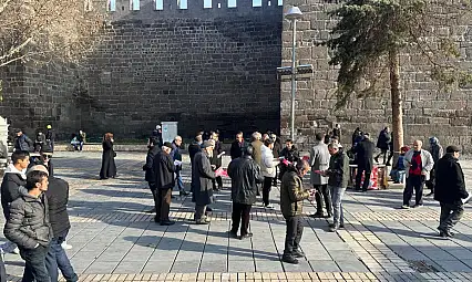 'Holdingler, bankalar yerinde sayarken vatandaş devlete şirketlerin 10 katı vergi ödedi'