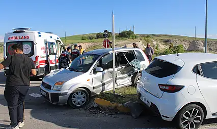 İki araç çarpıştı, bir yaralının durumu ağır