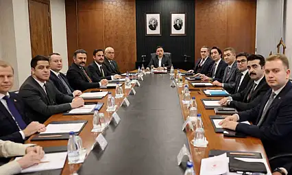 Kayseri'de yönetim zirvesi! Vali Çiçek, 16 ilçeyi topladı