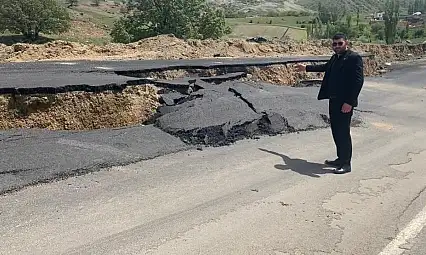 İlçeyi Kayseri'ye bağlayan yol çöktü, 1 aydır böyle…