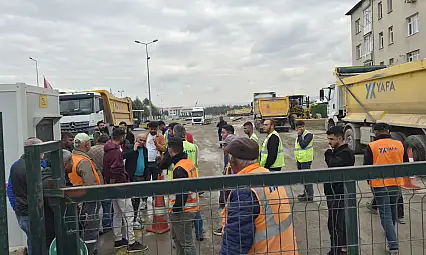 İş bırakan Kartal Kavşağı çalışanlarının sorununa belediye el attı!