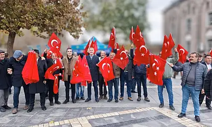 İYİ Parti Kayseri harekete geçti! Cumhuriyet Meydanı'nda dağıttılar