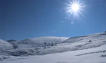 Kar kalınlığı 50 santimetreyi bulan Erciyes yeni sezona hazır