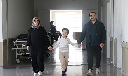 Karın ağrısı şikayeti ile başlamıştı! Kırşehir'den Kayseri'ye gelen 6 yaşındaki çocuk lösemiyi yendi