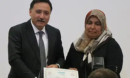 Katılım belgelerini Vali Çiçek verdi