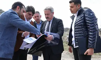 Kayseri'de 25 metre genişliğindeki yeni yol için 1000 kamyon dolgu yapıldı