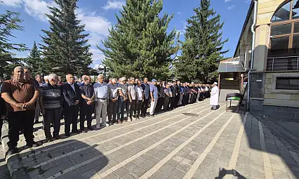 Kayseri'de Abdullah Arık'a son veda! Özgür Özel çelenk gönderdi