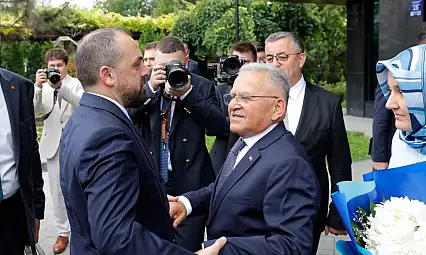 Kayseri'de AK Parti trafiği hızlandı! Büyükşehir'de önemli görüşme