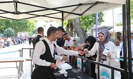 Kayseri'de aşure dağıtıldı