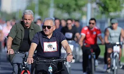 Kayseri'de bisiklet turunda Başkan Büyükkılıç'da pedal çevirdi!