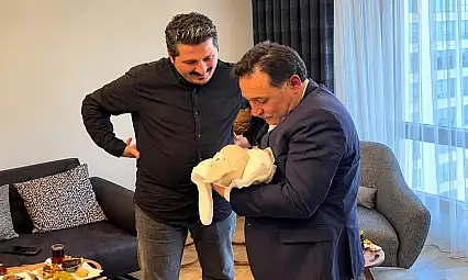 Kayseri'de çocuğuna Gökmen ismini koydu! Adını kulağına Vali Çiçek okudu