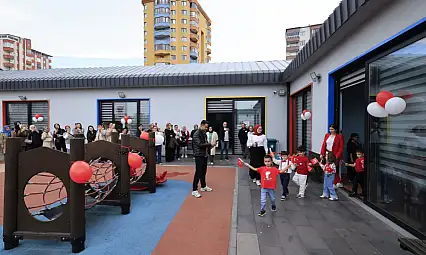 Kayseri'de çocuk kütüphanesinde Cumhuriyet coşkusu!