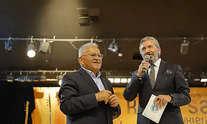 Kayseri'de çocuklar sahne aldı: Büyükşehir Konservatuarı Yaz Okulu sona erdi!